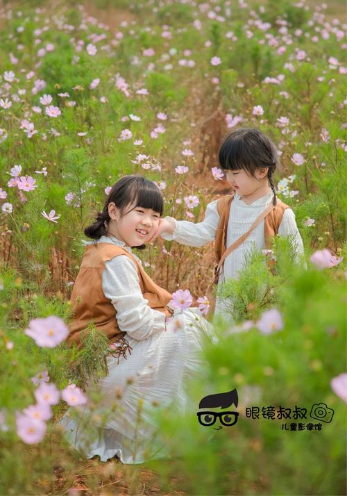 蒙自眼镜叔叔影像的儿童摄影作品《姐妹》