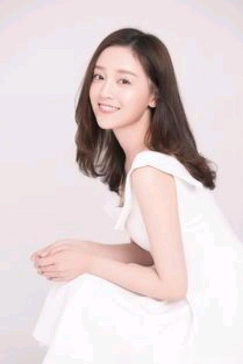 是清纯孟婆,还是高调御姐?且看何花如何玩转乾坤