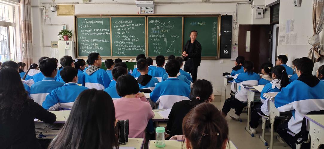 二中教研组长示范引领 全体物理教师砥砺前行
