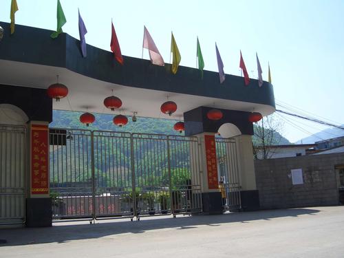 珙县中学校门