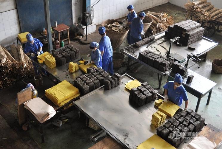 图为人工包装产品.