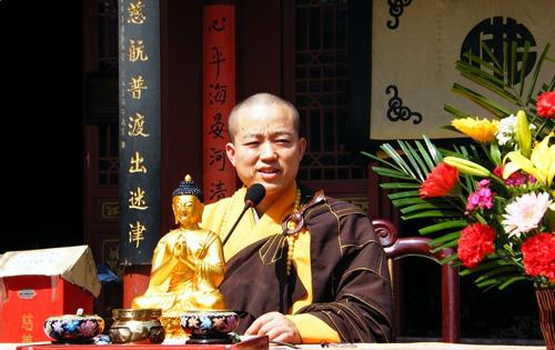1992 年毕业后在净慧法师座下出家,是恢复高考后北大