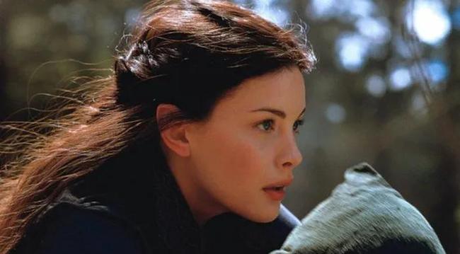 当年精灵公主美若天仙!43岁她面容憔悴弯腰驼背太丑了