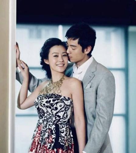 40岁郝蕾近照,老公长得比邓超李光洁还帅,双胞胎儿子呆萌帅气