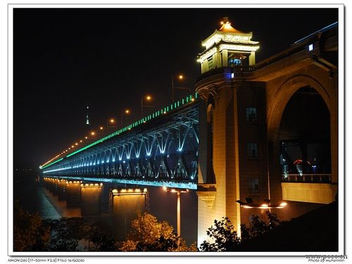 标题:长江大桥夜景