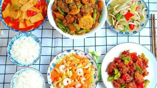 孩子去奶奶家不想回来,发回来7天的饭菜照片,网友:想奶奶了