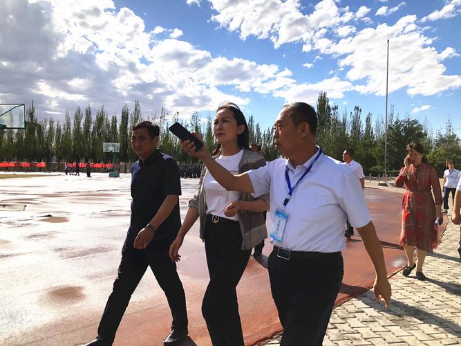 乌海市海勃湾区区委书记奇飞云莅临我校调研指导工作