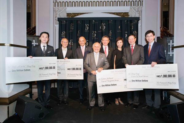 早上醒狮临门贺寿,接着由香港上海大酒店有限公司主席米高嘉道理爵士