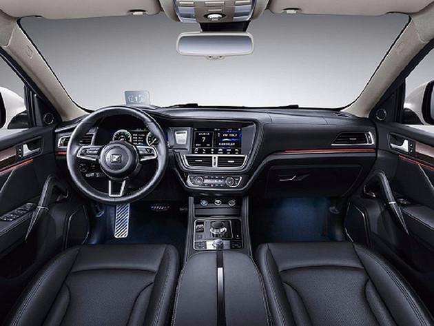 众泰t600的内饰设计保持了与外观相同的简洁大气之感.