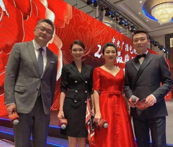 央视主持龙洋春晚后再挑大梁!搭档陈伟鸿频出错,被指难接棒董卿