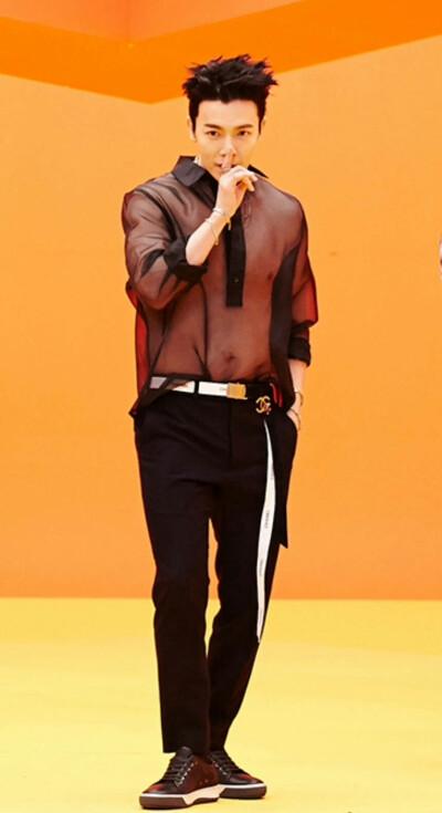 李东海,哥哥透视装太撩人