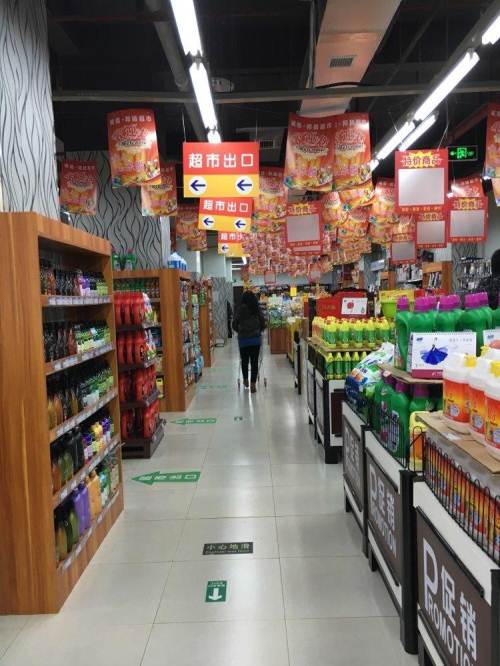 大超市门口熟食摊位出租