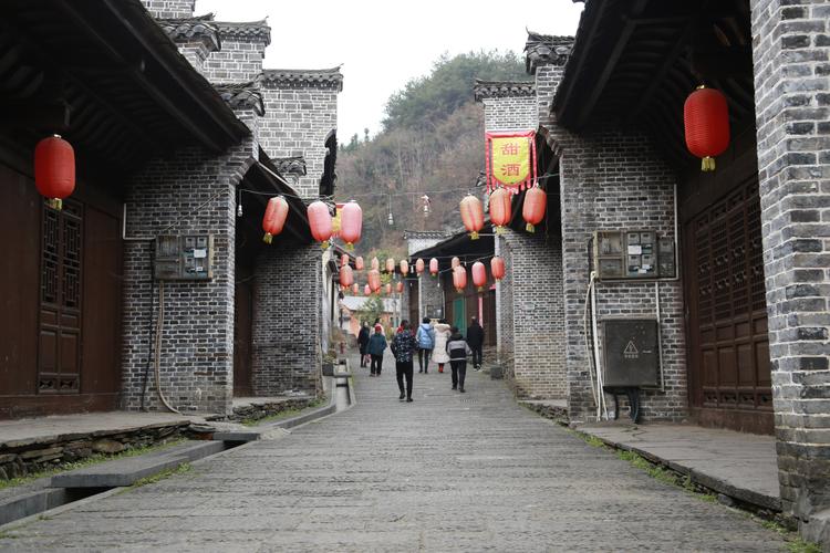 汉阴健康快乐群一行7车35人,在庆冬至活动之余,自驾游玩双河口古镇