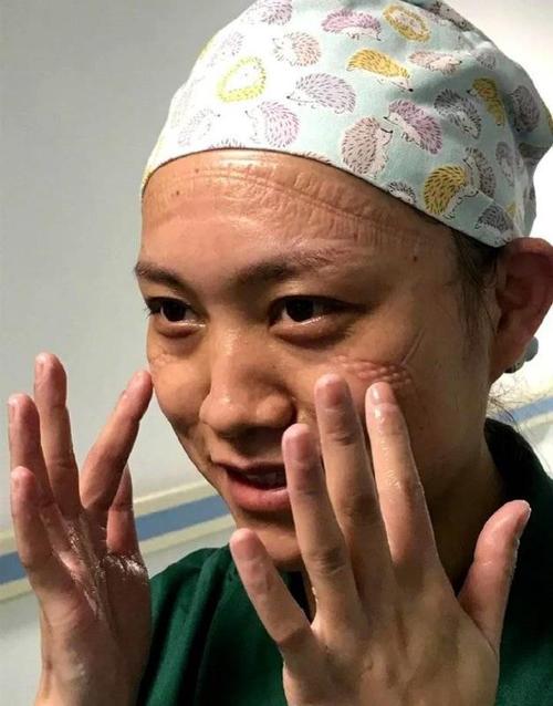 向抗疫白衣天使致敬