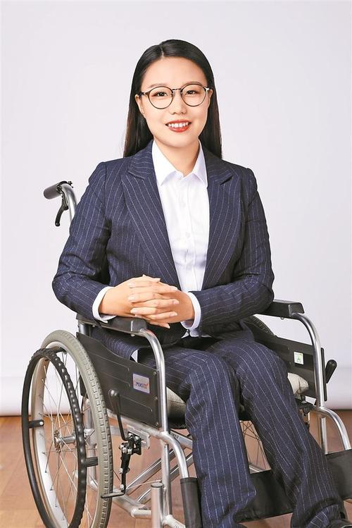 第八届全国道德模范候选人名单公示深圳勇敢的雨燕张莹莹上榜