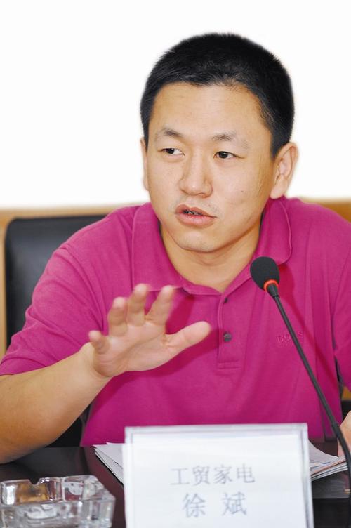 本周二上午,拿到端午期间的业绩报表,武汉工贸家电副总经理徐斌一颗悬