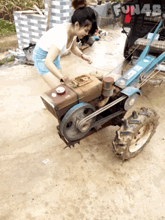 美女摇拖拉机 - gif动态图 - 放肆吧