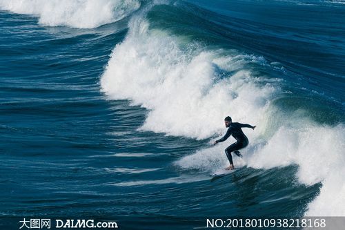 体育项目 > 素材信息         水上极限运动冲浪人物摄影高清图片