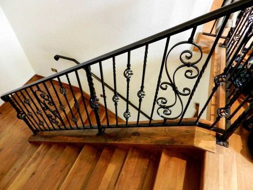铁艺楼梯扶手用什么材质好