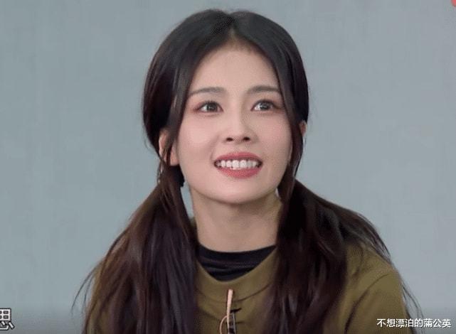 白鹿录跑男被弹下水防水妆太能打baby拉她上岸超暖心