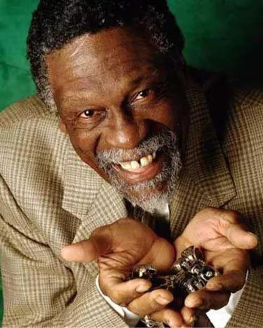 拉塞尔11个总冠军5个mvp, 为何一个fmvp都没有?原因在