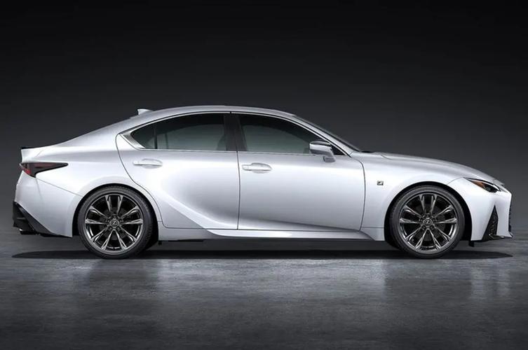 特立独行运动范儿,雷克萨斯is