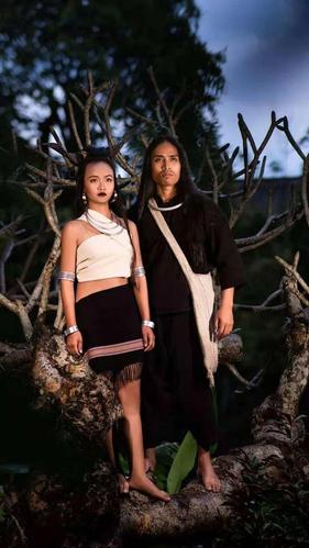 西盟:佤族小哥哥的结婚照,美!