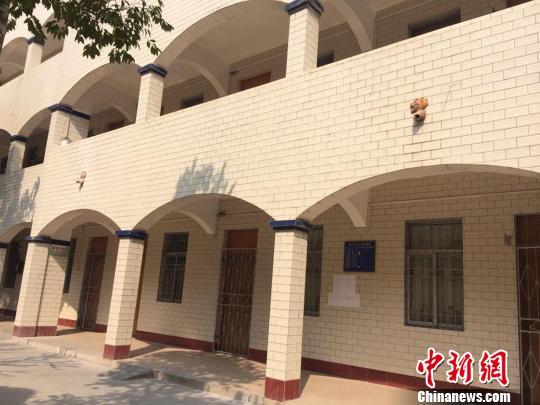 今年1月30日,合浦县教育局大部分办公室大门紧闭.