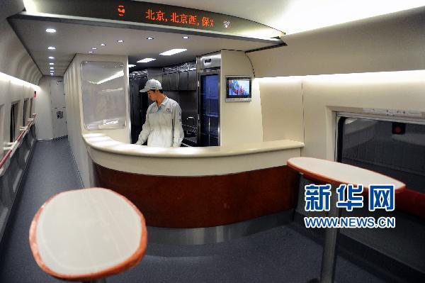 这是crh380a动车组餐车吧台(6月15日摄).新华社记者 李紫恒 摄