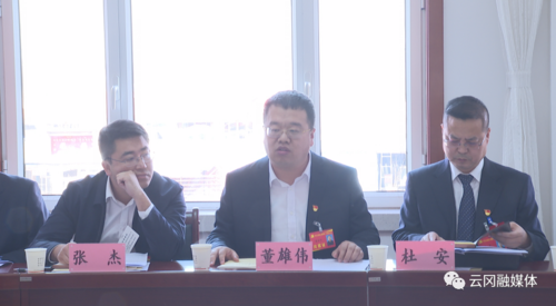 董雄伟参加口泉乡代表团讨论