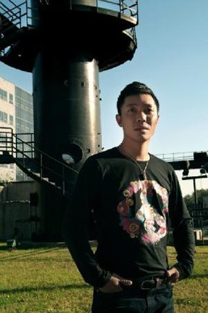 歌手黑龙年底疯狂吸金各媒体纷争御用权