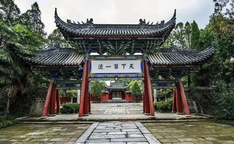 在汉中,最具特色的小吃除了热米皮恐怕就是汉中鱼了,味道鲜美,绝对