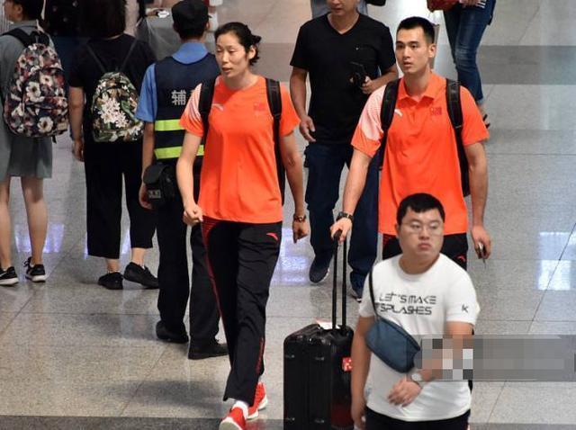 朱婷恋爱了?赛场亲密动作 摸头杀,绯闻男友符合她的所有条件