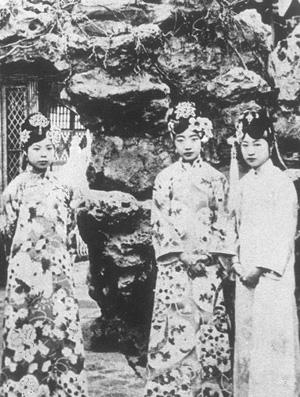 端庄秀美:末代皇后婉容的休闲照