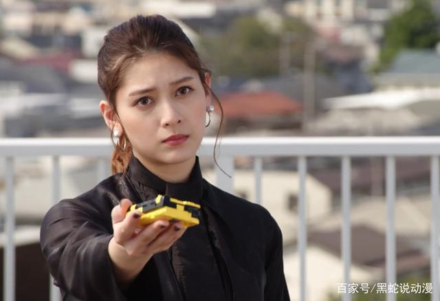 假面骑士圣刃:新女配神代玲花引热议 女骑预定 人生赢家伦太郎
