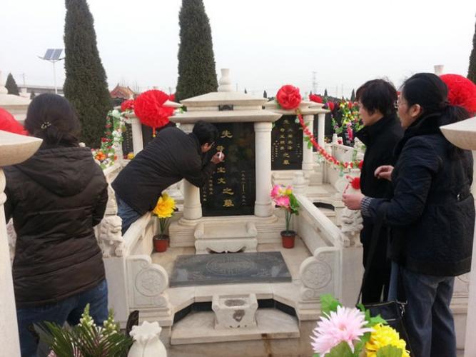 清明节扫墓图片-2017清明扫墓的图片