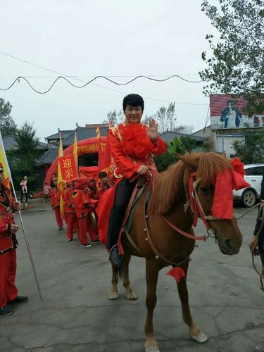 迎亲队伍骑马迎亲,都是自己的,一手资源