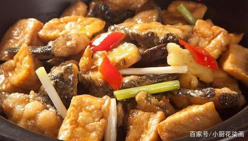 豆腐焖鲶鱼,小镇里走出来的"公路美食"