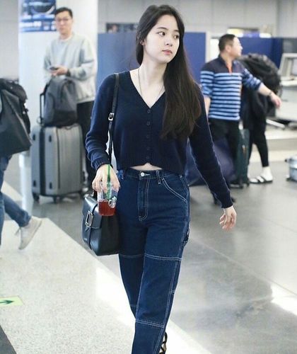 女星穿牛仔裤谁最迷人?李菲儿第八,傅菁第二,杨紫排第