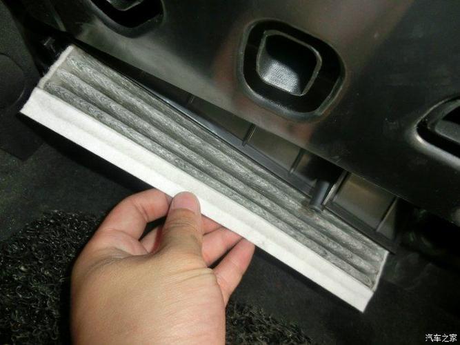 奥迪a6l更换汽车空调滤芯空气滤芯安装教程