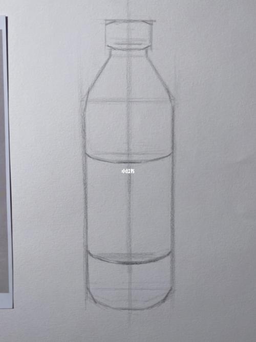 素描矿泉水瓶