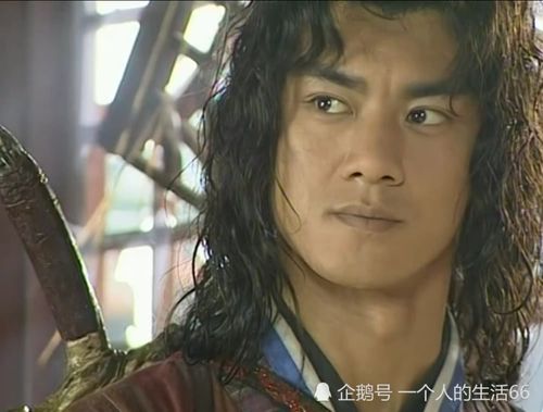 一有时间几个人就约着分别扮演女神龙和鬼见愁,尤其是体验手中拿着