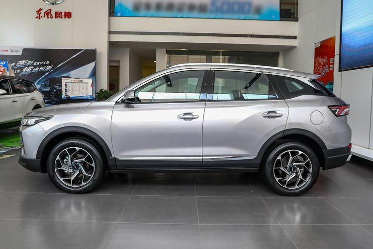 东风风神ax7 pro 看起来硬朗犀利