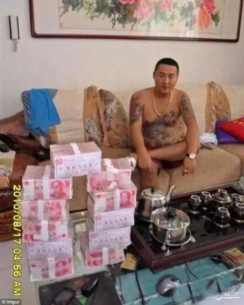 传说"黑社会老大"丢了部手机,竟然流出了这样的照片