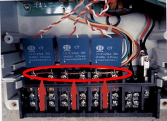 城事_ 用电不想付电费,私改电表窃电减开支,两名"电老鼠"被刑拘