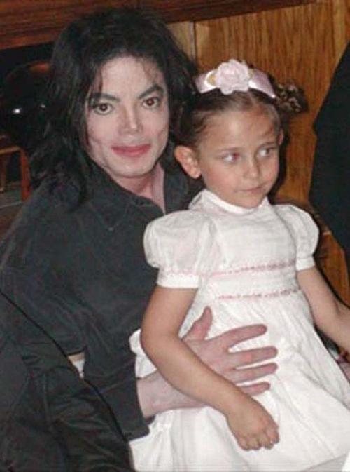 迈克尔·杰克逊63岁了,巨星虽然已逝,其三个孩子均已长大成人