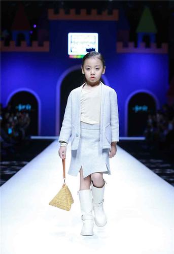 焱娃娃 焱娃娃在快手粉丝突破200万!