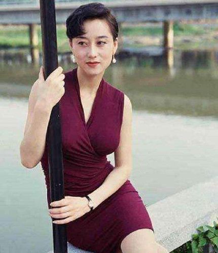 利智年轻时泳装秀 利智当年到底多美