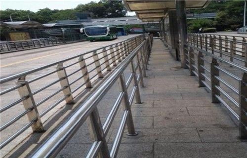 公司动态 > 正文     六安不锈钢景区栏杆制作    不锈钢复合圆管的