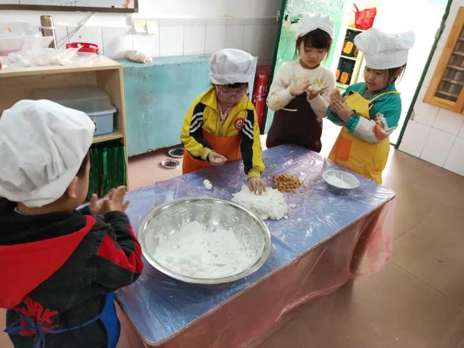 中东幼儿园"做汤圆,庆冬至"活动